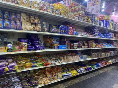 chocolate / biscuits